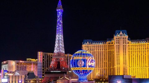 اين تقع لاس فيغاس المتألقة