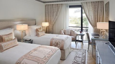 تقرير عن فندق فيرساتشي دبي