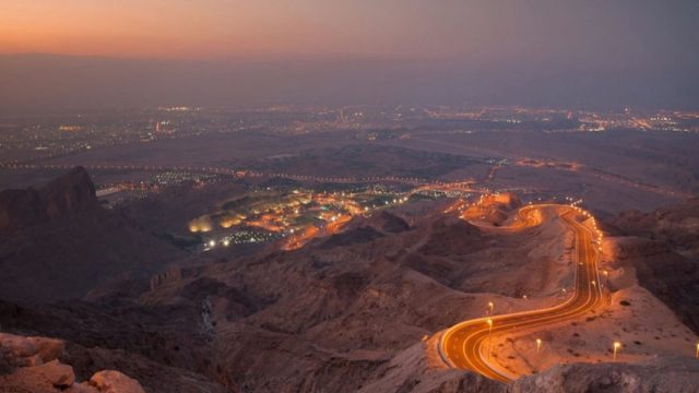 اين تقع العين والمسافة بينها وبين أهم مدن الإمارات
