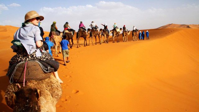 اين تقع عنيزة وما هي اهم المدن القريبة منها