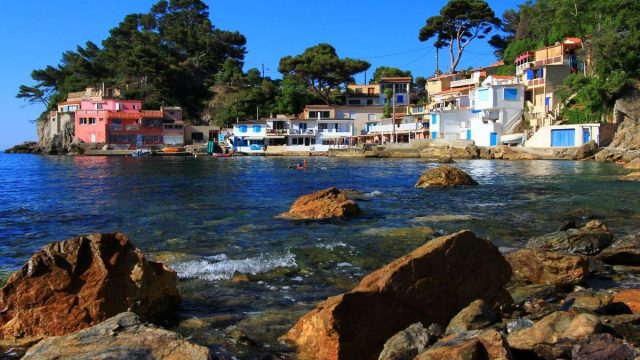 دليل أفضل أماكن السياحة في تولون 2023