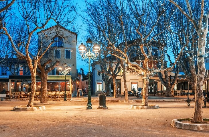 ساحة Place des Lices