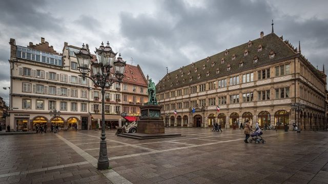 أنشطة نوصي بها في ساحة غوتنبرغ في ستراسبورغ 2023