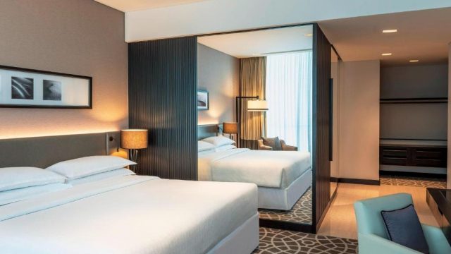 تقرير عن مزايا وعيوب فندق شيراتون دبي شارع الشيخ زايد