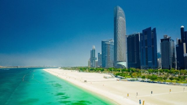 افضل شواطئ ابوظبي لا تفوّت زيارتها 2024