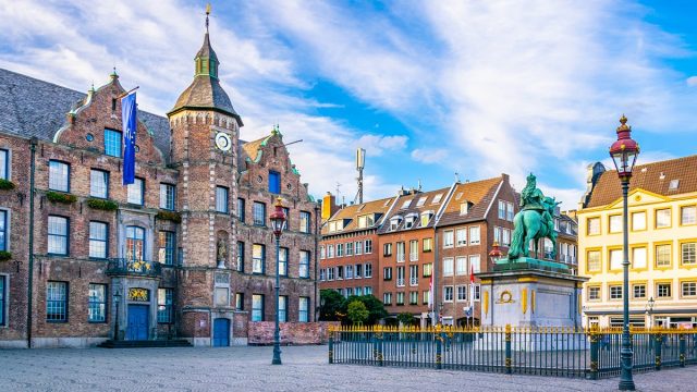 افضل انشطة في البلدة القديمة دوسلدورف المانيا 2024