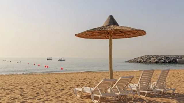 أفضل أنشطة عند زيارة شاطئ المظلات الفجيرة